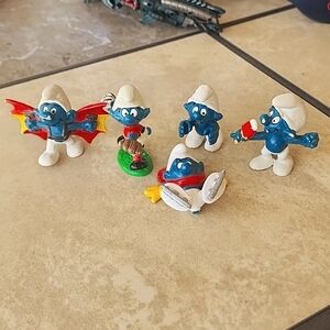 Vintage Smurf figurines 5 total